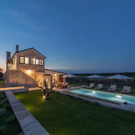 Magnificant 5 Stone Royal Биоград-на-Мору